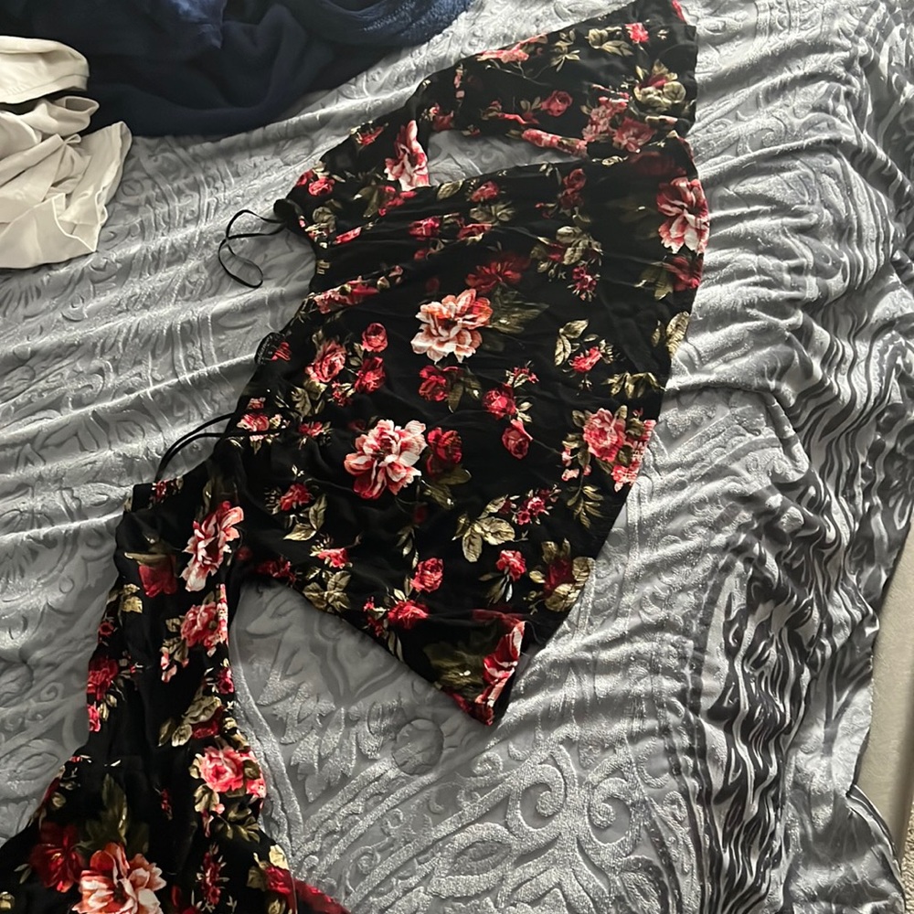 Is a shirt with sleeves